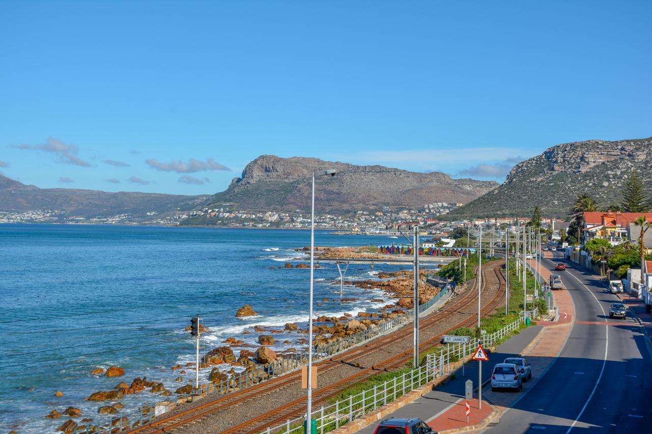 Oceanfront Penthouse Apartment Muizenberg Exterior photo